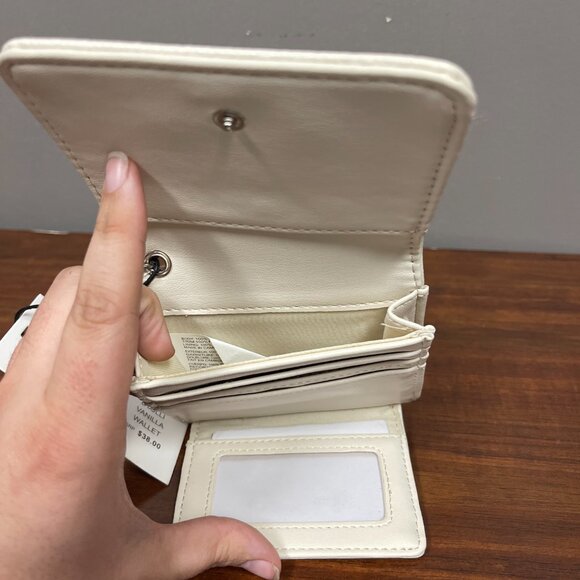 Steve Madden Byulli Vanilla Trifold Wallet *Stain in Pics* - Picture 2 of 4
